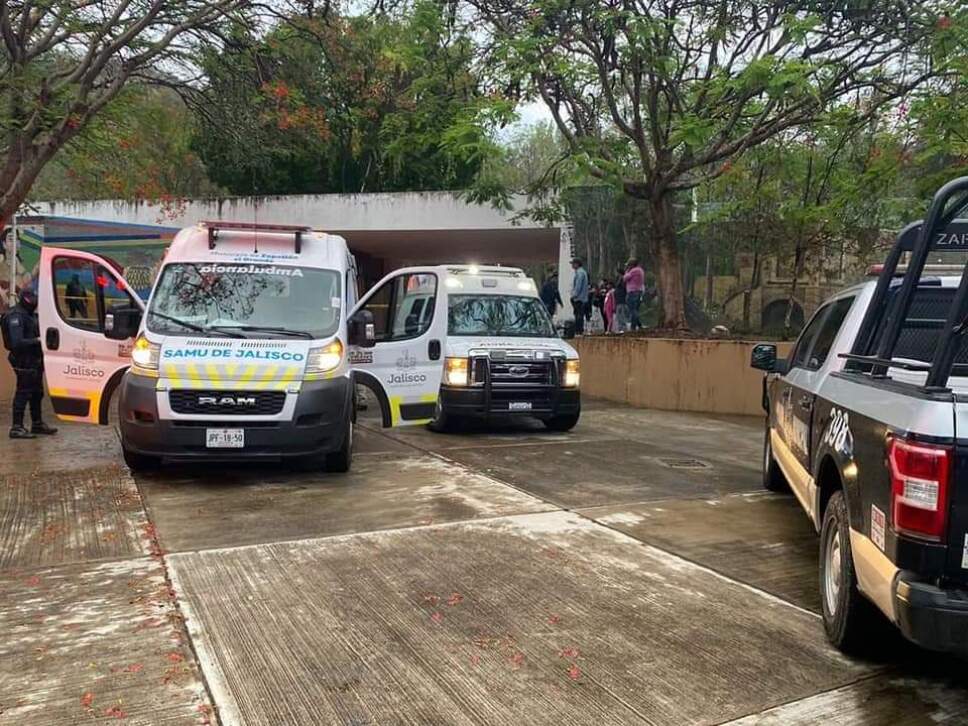 Un hombre murió y dos más resultaron lesionados, luego de ser alcanzados por un rayo mientras jugaban un partido de futbol en Ciudad Gúzman, Jalisco.