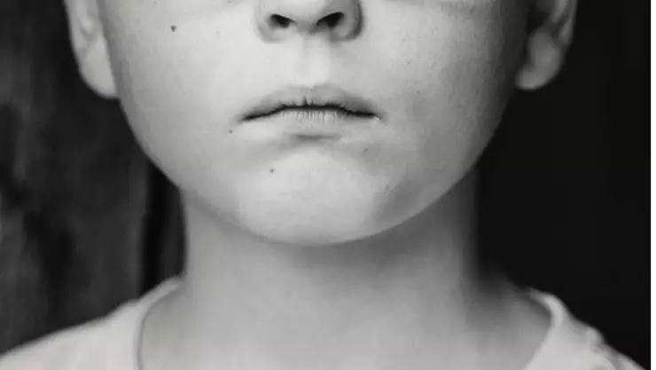 niño suicidio cuarto piso .jpg