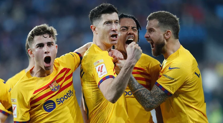 Lewandowski celebra su gol con Barcelona