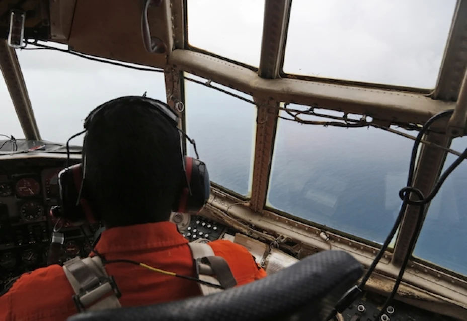 a tripulación de un avión C-130 de la Fuerza Aérea de Indonesia