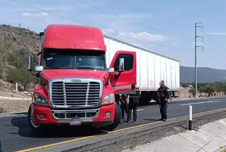 Intentan robar camión con mercancía valuada en más de 600 mil pesos, en San Luis de la Paz; así fue recuperado