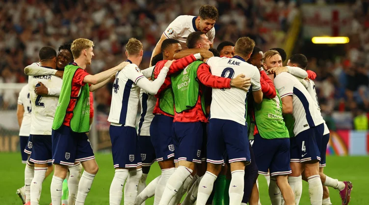 Inglaterra celebra su pase a la final de la EURO