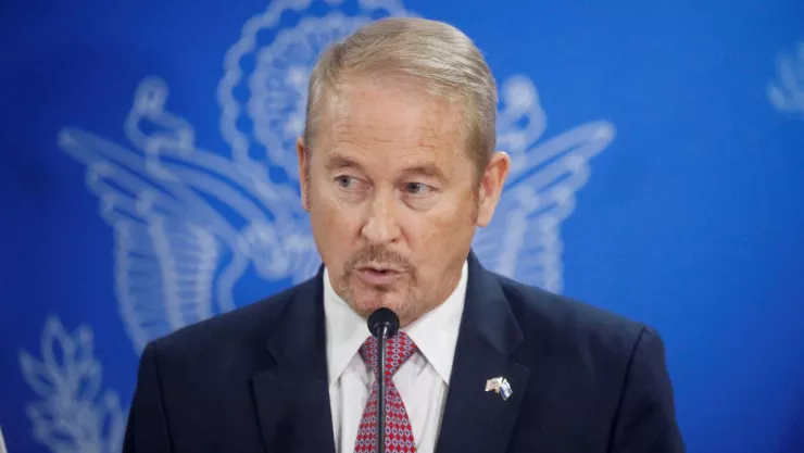 El Senado de Estados Unidos confirma al exoficial de la CIA, Ronald Johnson, como embajador en México