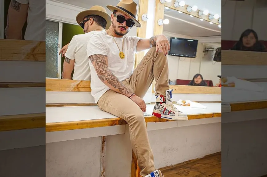 Ricardo posando.jpg