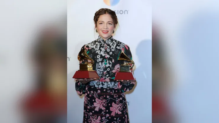 Natalia Lafourcade antes y después