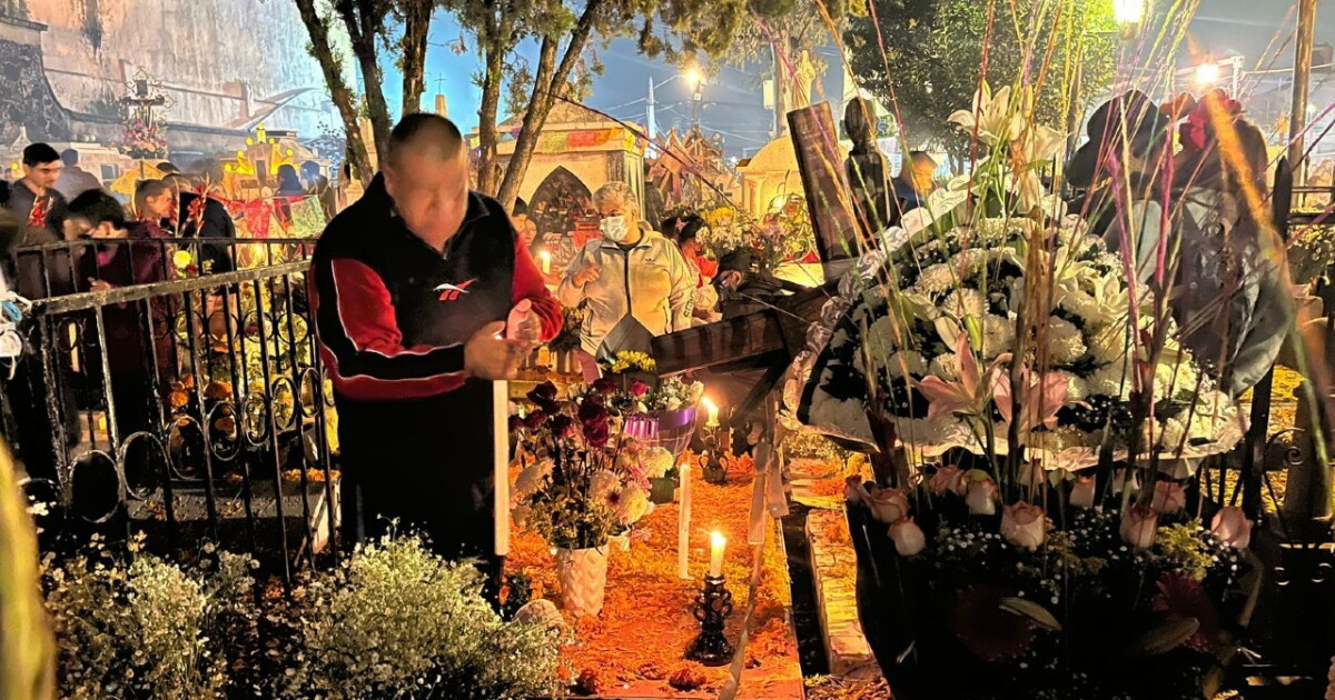 Mixquic Aztec Día de Muertos 2024: Mixquic despide a sus seres queridos con alumbrada