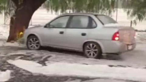 Granizada en la Mexico Pachuca deja autos varados