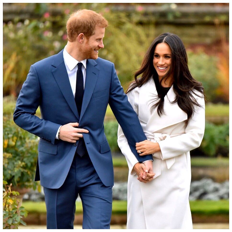 Henry y Meghan Markle caminan en un acto de la familia real.jpg