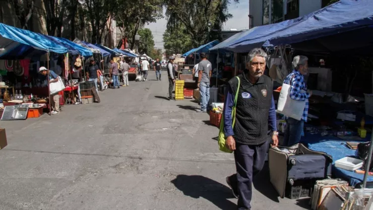 Tianguis objetos antiguos fotografías armas portales CDMX