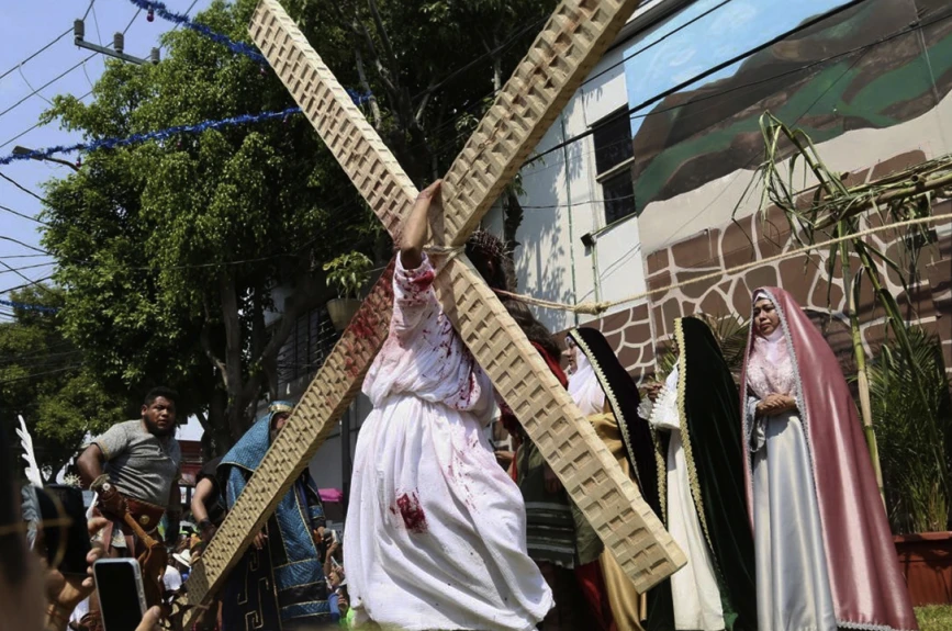 representación del viacrucis en Iztapalapa 2025
