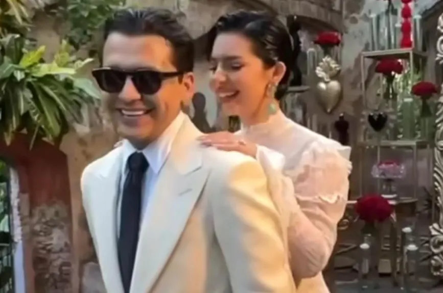 Votos de la boda de Nodal con Angela (2).jpg