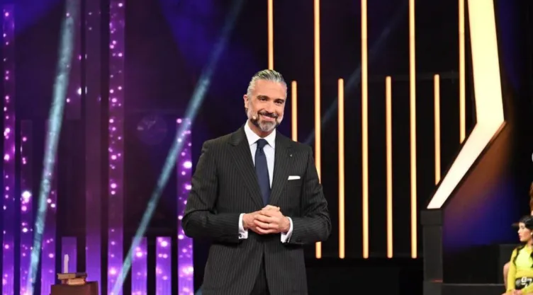 ¿Qué edad tiene Jaime Camil y cuánto mide el conductor de La Academia?