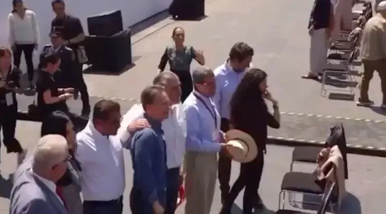 Sheinbaum ignorada en zócalo