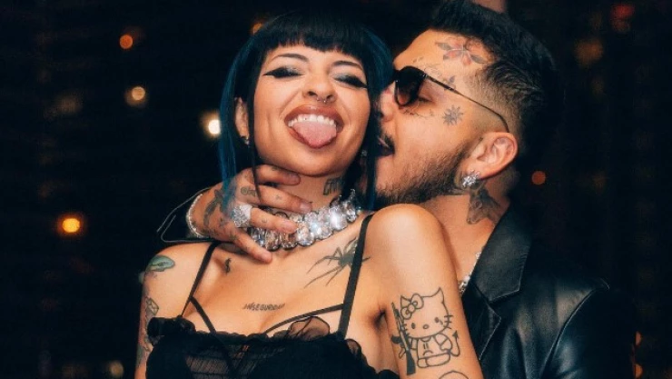 VIDEO - Christian Nodal presume el embarazo de Cazzú en concierto