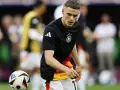 Florian Wirtz calentando previo al partido en contra de Dinamarca.jpg