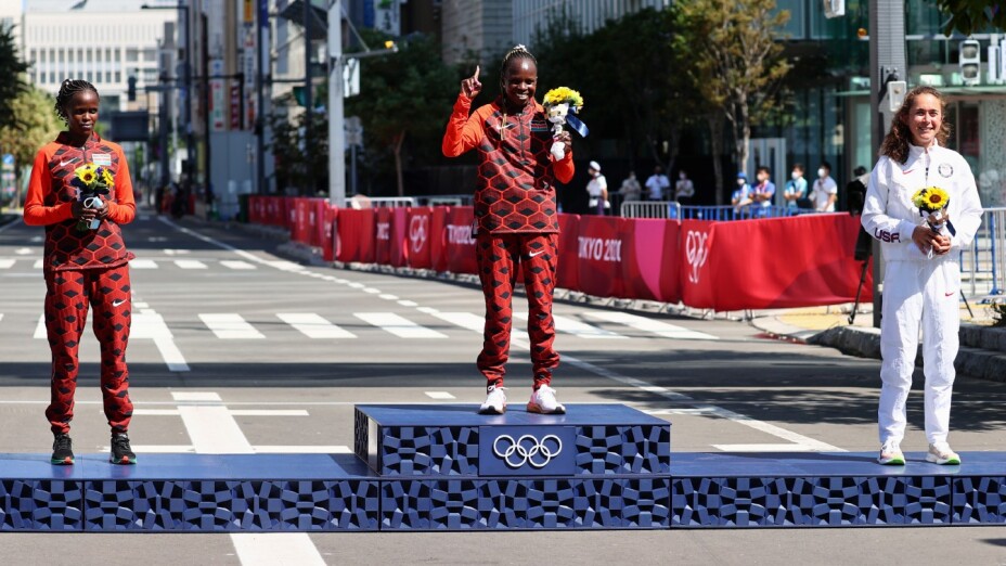 Podio del Maratón Femenil en Tokyo 2020
