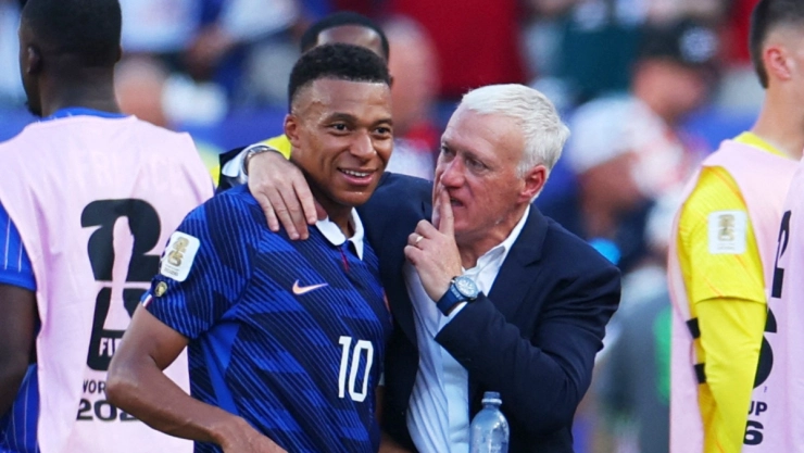 Kylian Mbappé y Didier Deschamps
