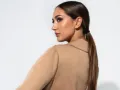 Nicole McPherson de perfil, guapísima..jpg