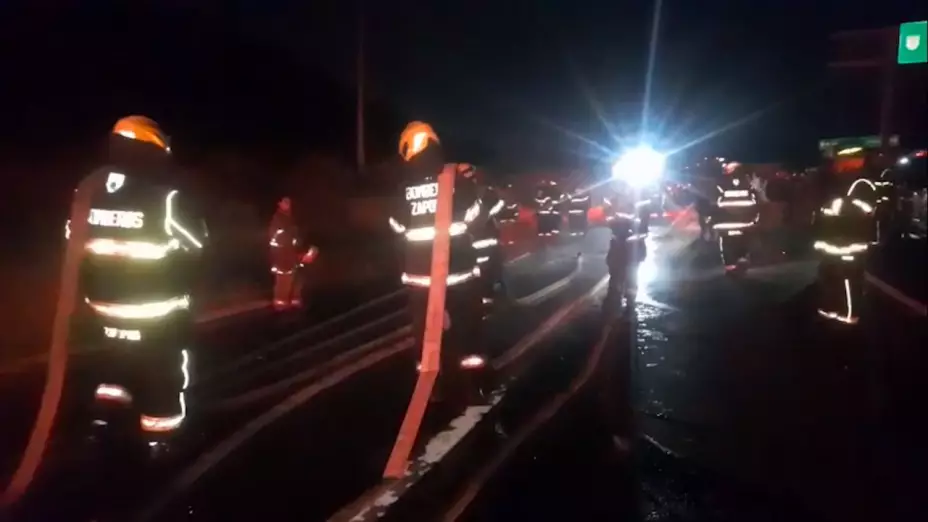 Cierre total de autopista a Nogales por fuga de gasolina en Zapopan