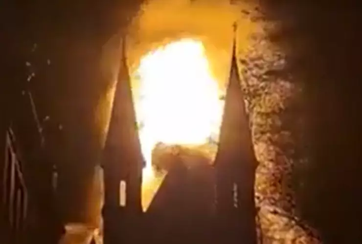 Iglesia Vondelkerk quemada en Amsterdam.jpg