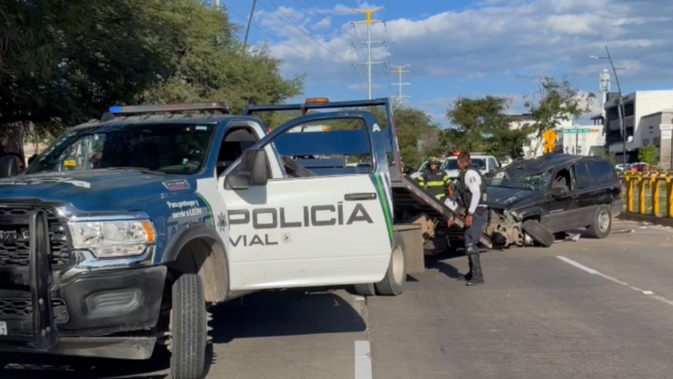 Aparatosa volcadura deja dos personas lesionadas en este punto en León; entre ellos un menor.png