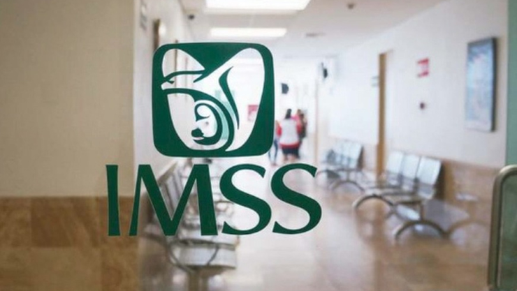 Hospital del IMSS visto desde afuera de la sala de espera.