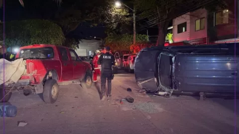 Guadalajara: Dos choques de madrugada terminan en volcaduras y caosGuadalajara: Dos choques de madrugada terminan en volcaduras y caos