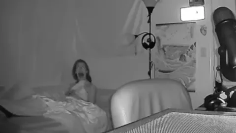 Mujer poseída en cámara