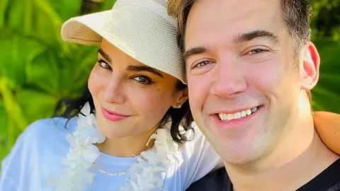 Martha Higareda presume con candentes FOTOS su noviazgo con Lewis Howes.