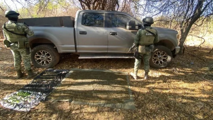 Aseguran camioneta blindada en El Carrizal 2, en Culiacán..jpg