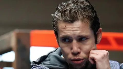 Boxeador Carlos Cuadras da positivo