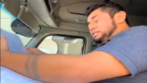 Trailero llora por tirar postes y cables durante accidente; empresa dice que no perderá empleo