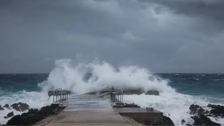 Muelle con tormenta
