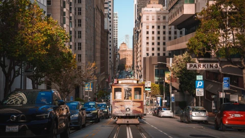 Autos en las calles de San Francisco, California
