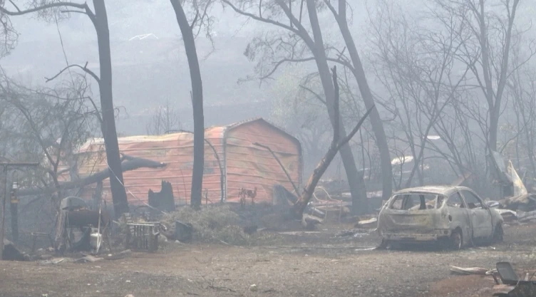 Incendios forestales en California cobran sus primeras víctimas mortales.