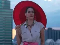 Paola Núñez ha demostrado que la moda es una forma de expresión que puede elevar cualquier experiencia. Su habilidad para combinar comodidad y estilo ha sido inspiradora.