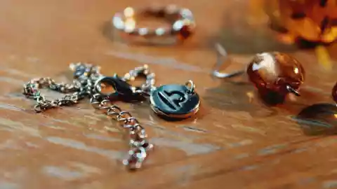 Horóscopo de Nana Calistar hoy viernes 9 de mayo de 2025_ Esto pasará con Capricornio y Sagitario