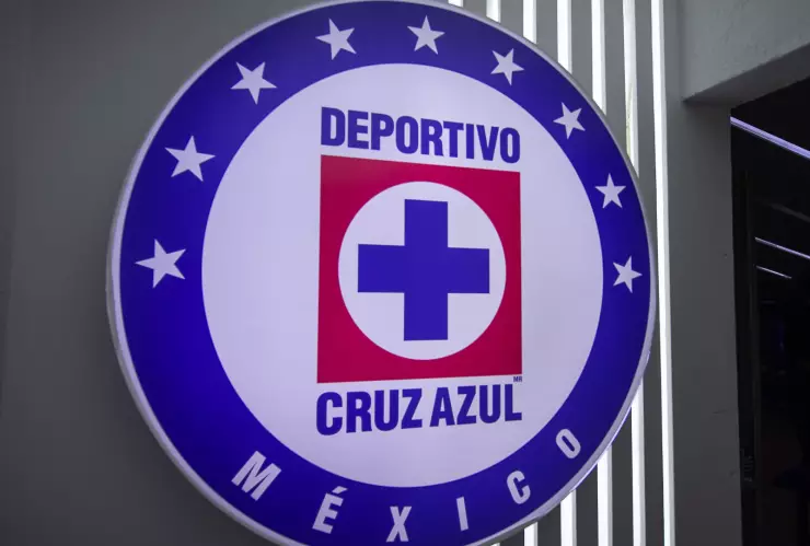Escudo de Cruz Azul en sus instalaciones