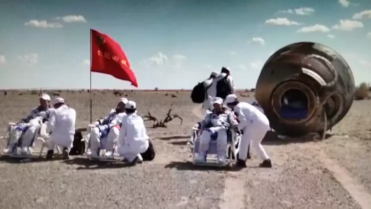 Astronautas chinos regresan a la Tierra tras una misión de 90 días