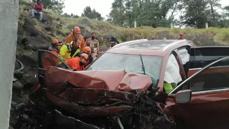 Madre e hijo lesionados en accidente.