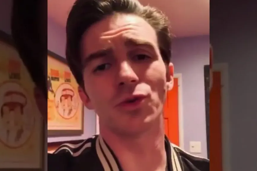 Drake Bell selfie (2).jpg