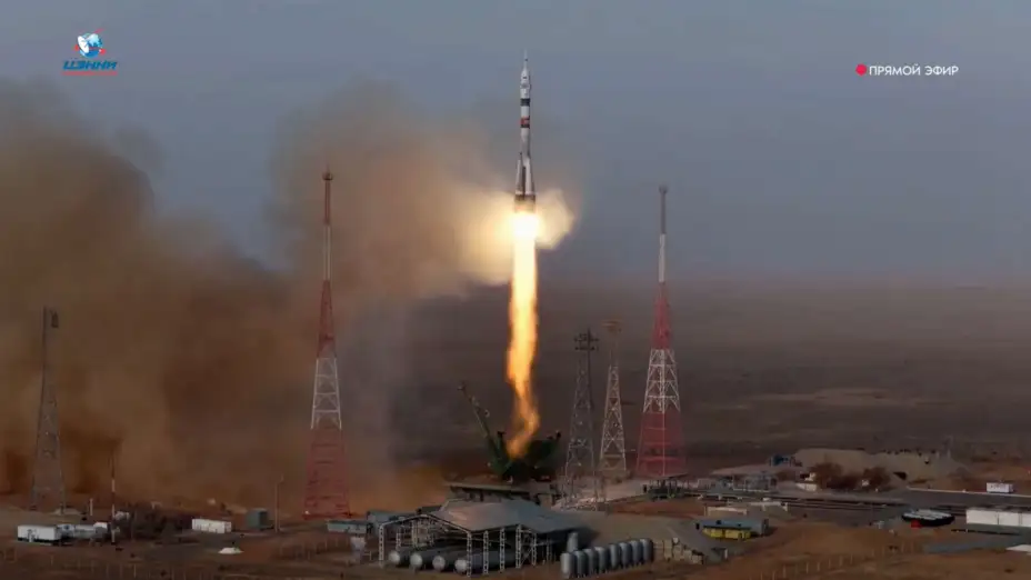 Despegue de una nave espacial Soyuz MS-28 desde el cosmódromo de Baikonur, Kazajistán.