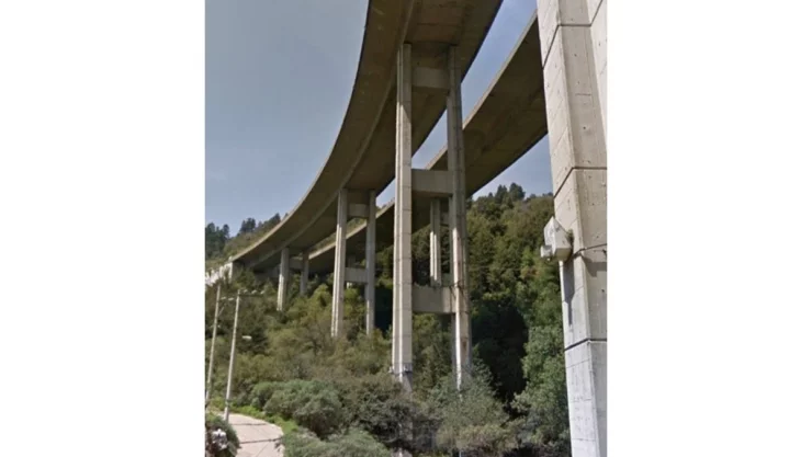 Hombre muere tras lanzarse a barranco de 40 metros en Cuajimalpa