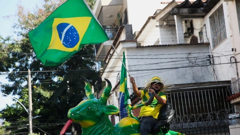 Se reduce la ventaja de Lula sobre Bolsonaro rumbo a presidencial de Brasil.