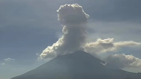 Volcán Popocatépetl hoy disminuye actividad pero mantienen restricciones