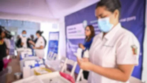 Cerco sanitario en Jalisco: Vacunación contra el sarampión sale de las aulas de la UdG y llega a las calles