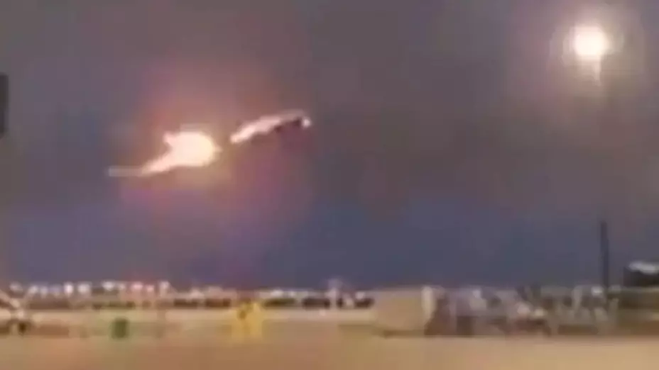 Avión se incendia en el despegue en Toronto con 389 pasajeros a bordo_ VIDEO.jpg