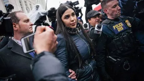 Emma Coronel sale libre de la cárcel.