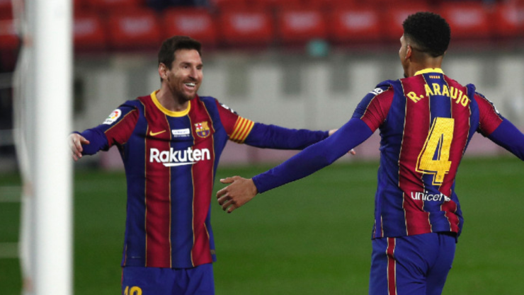 Lionel Messi y Ronald Araujo con Barcelona
