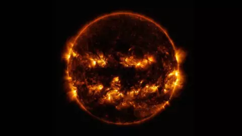 Captan extraños latidos del Sol como de un corazón humano